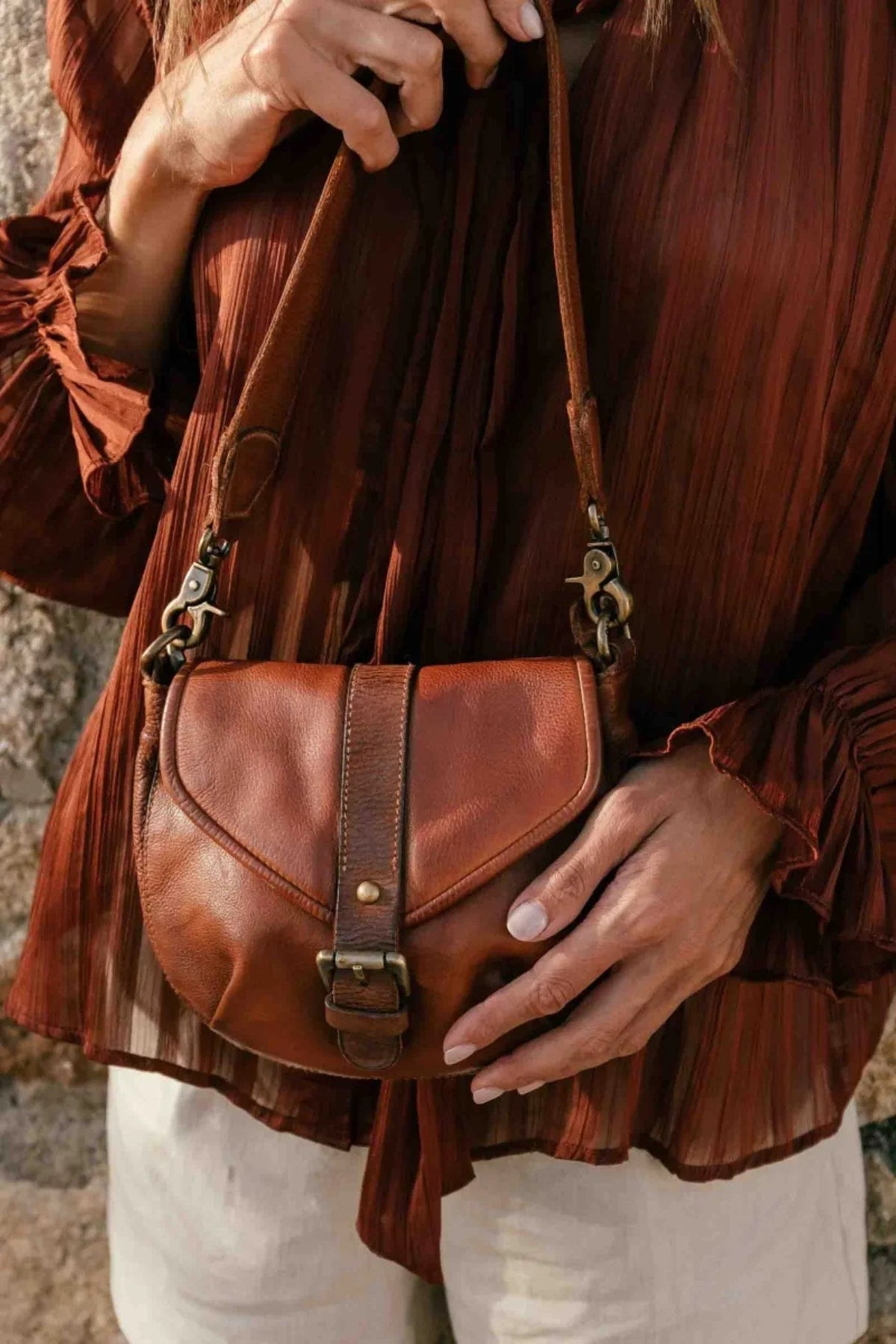 Sac bandoulière en cuir lavé Biba Clint, exemple de sac en cuir à entretenir