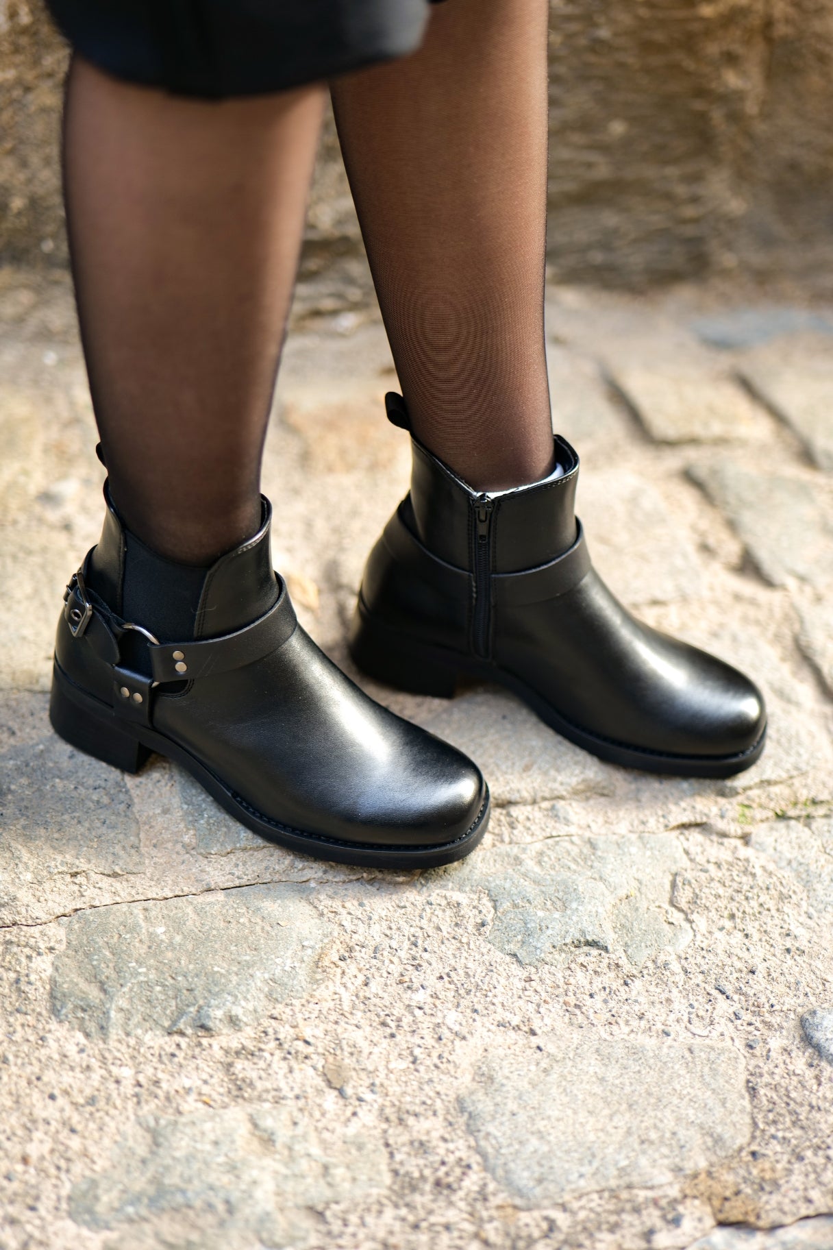 Bottines en cuir avec harnais noir
