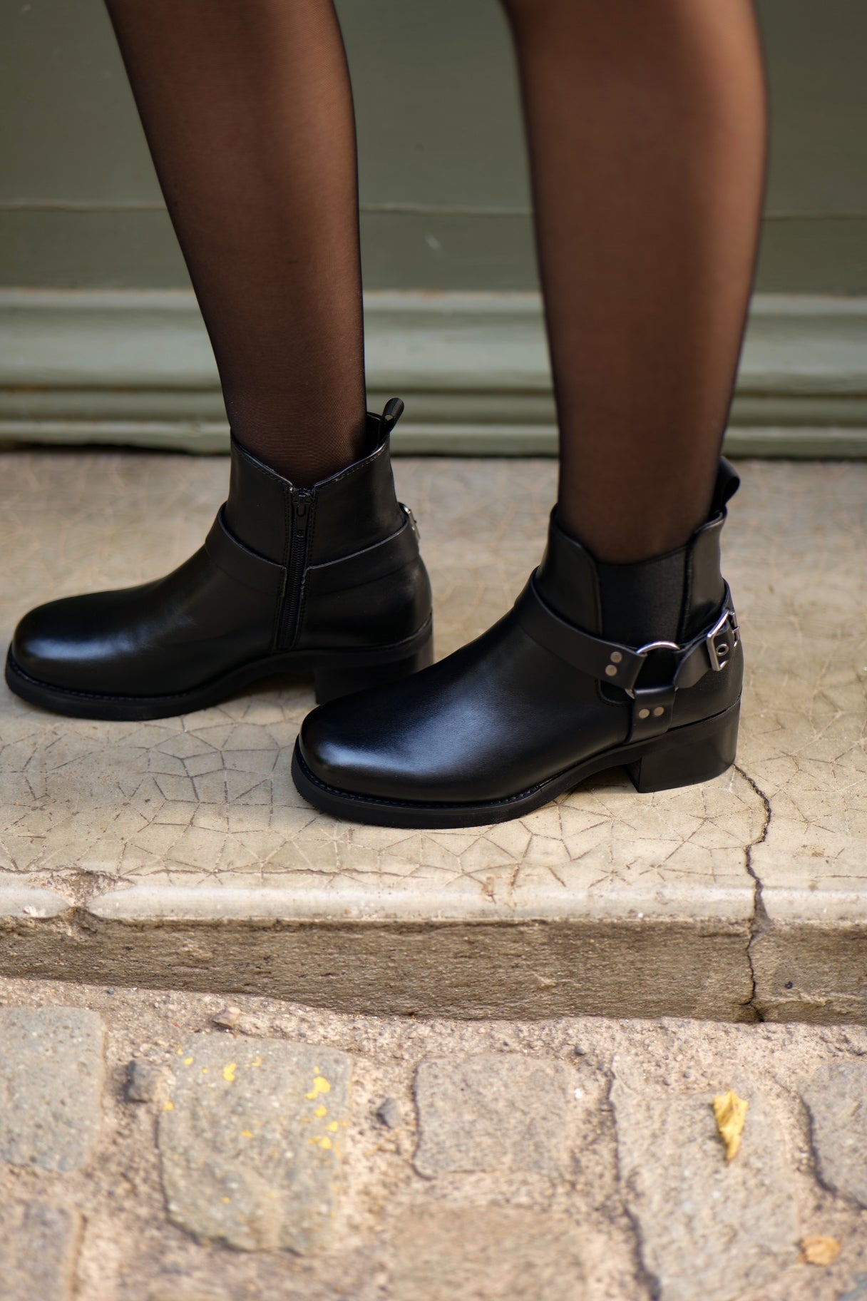 Bottines basses en cuir noir