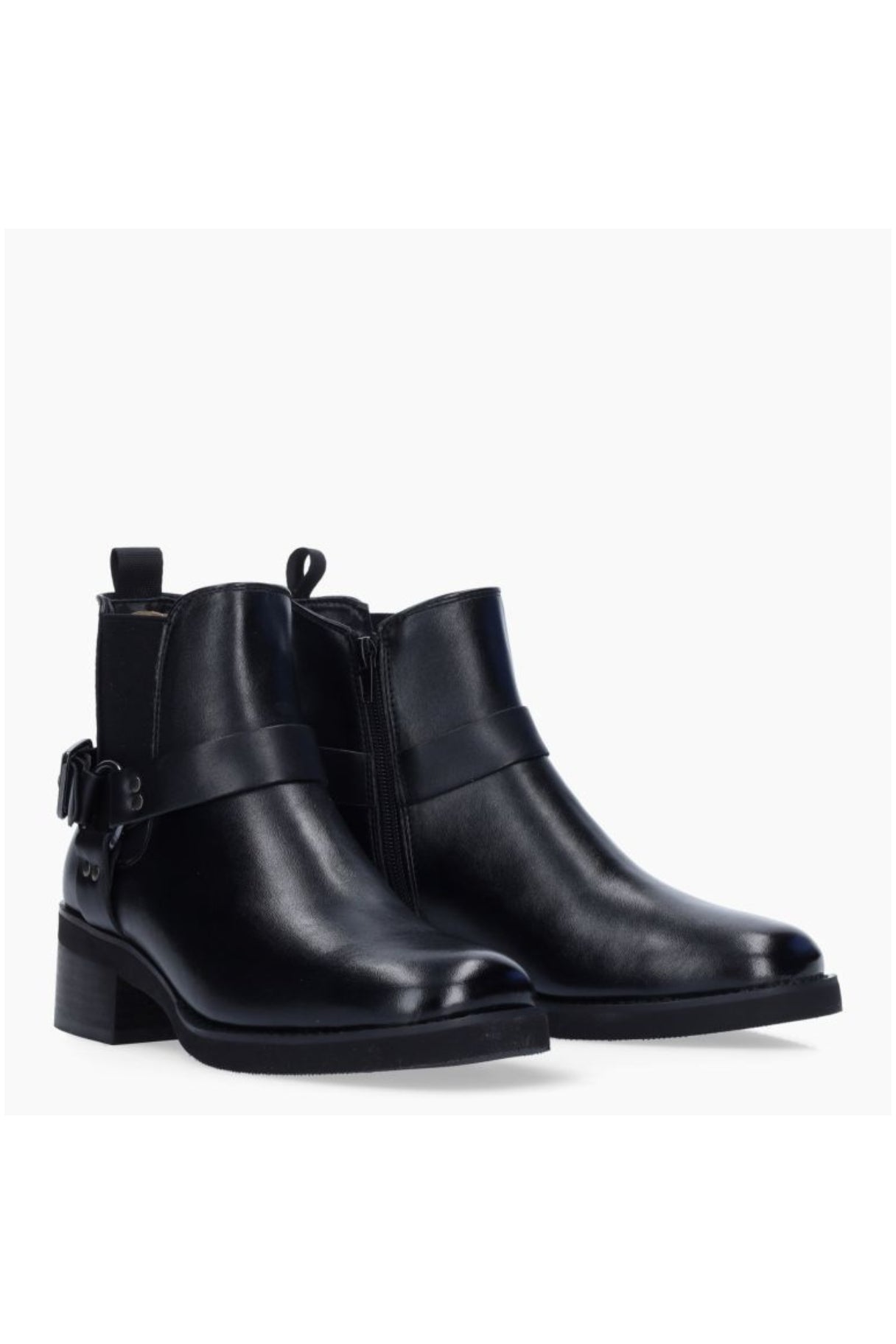 Bottines en cuir noir avec sangle
