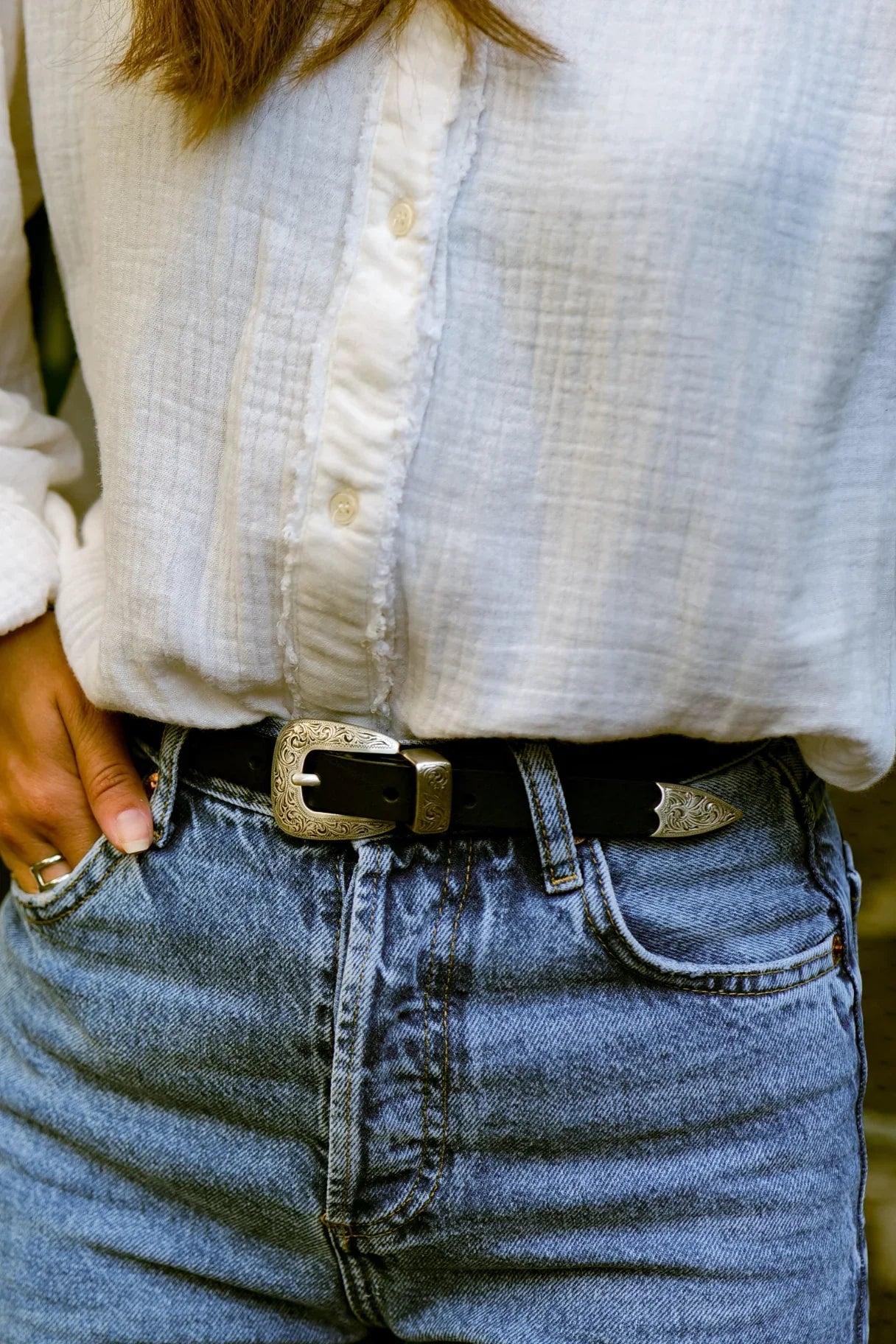 Ceinture fine en cuir noir avec boucle western - Nappa maroquinerie