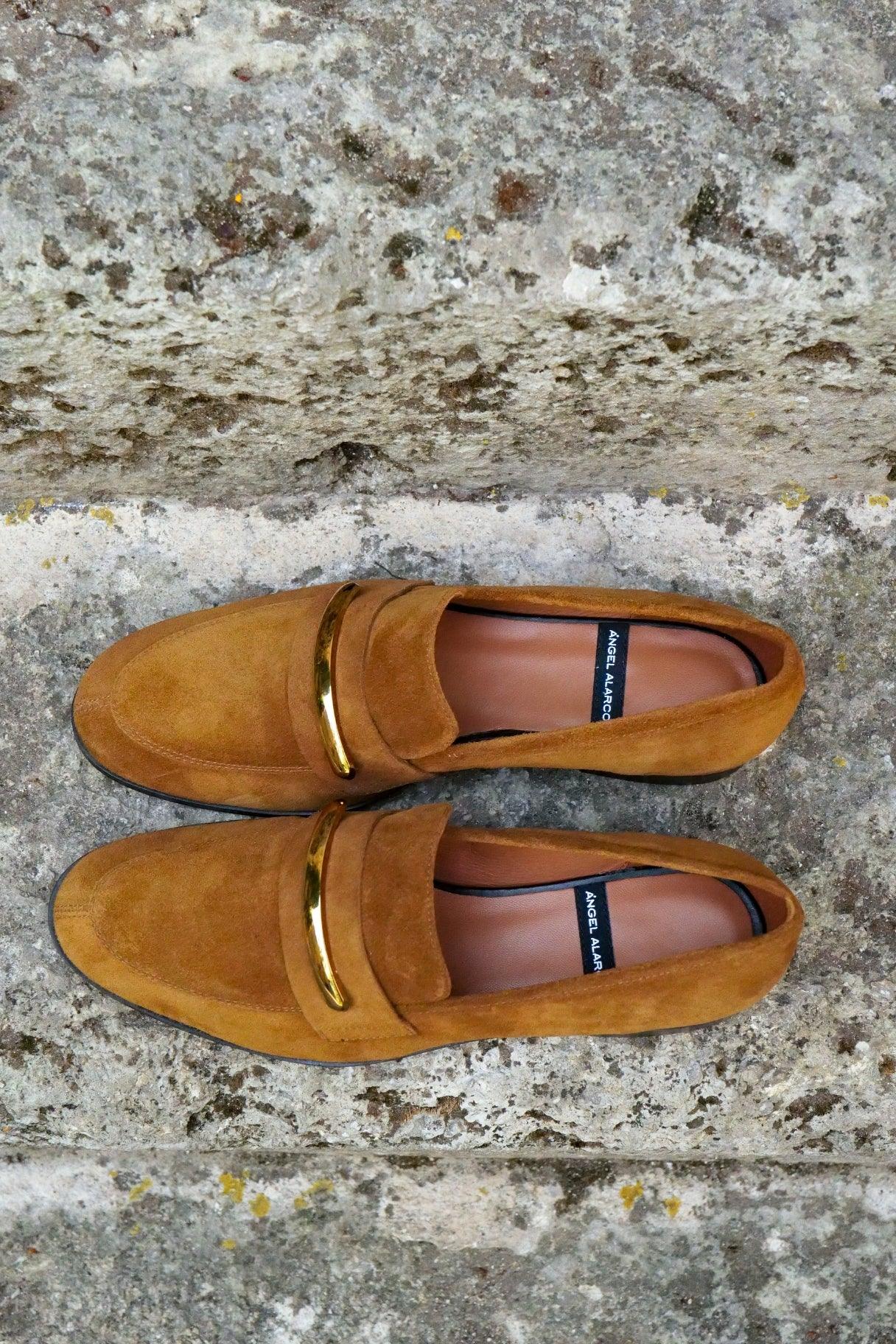 Mocassins en cuir suédé cognac Ángel Alarcón avec bijoux dorés