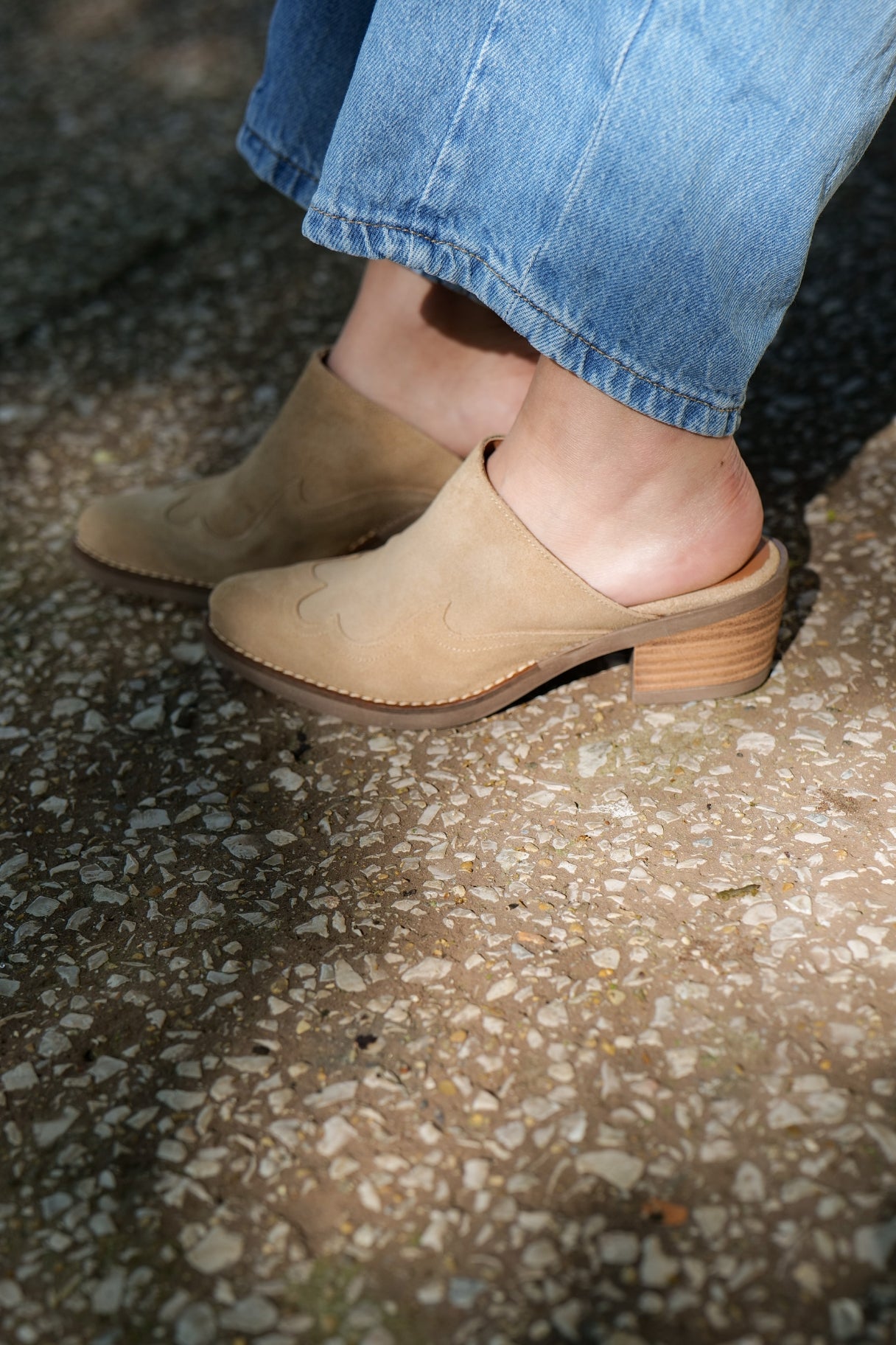 Mules femme en cuir suède beige avec talon 4 cm Patricia Miller