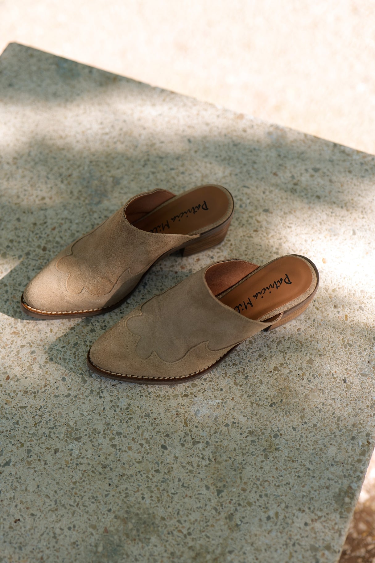 Mules femme en cuir suède à bout pointu fabriquées en Espagne