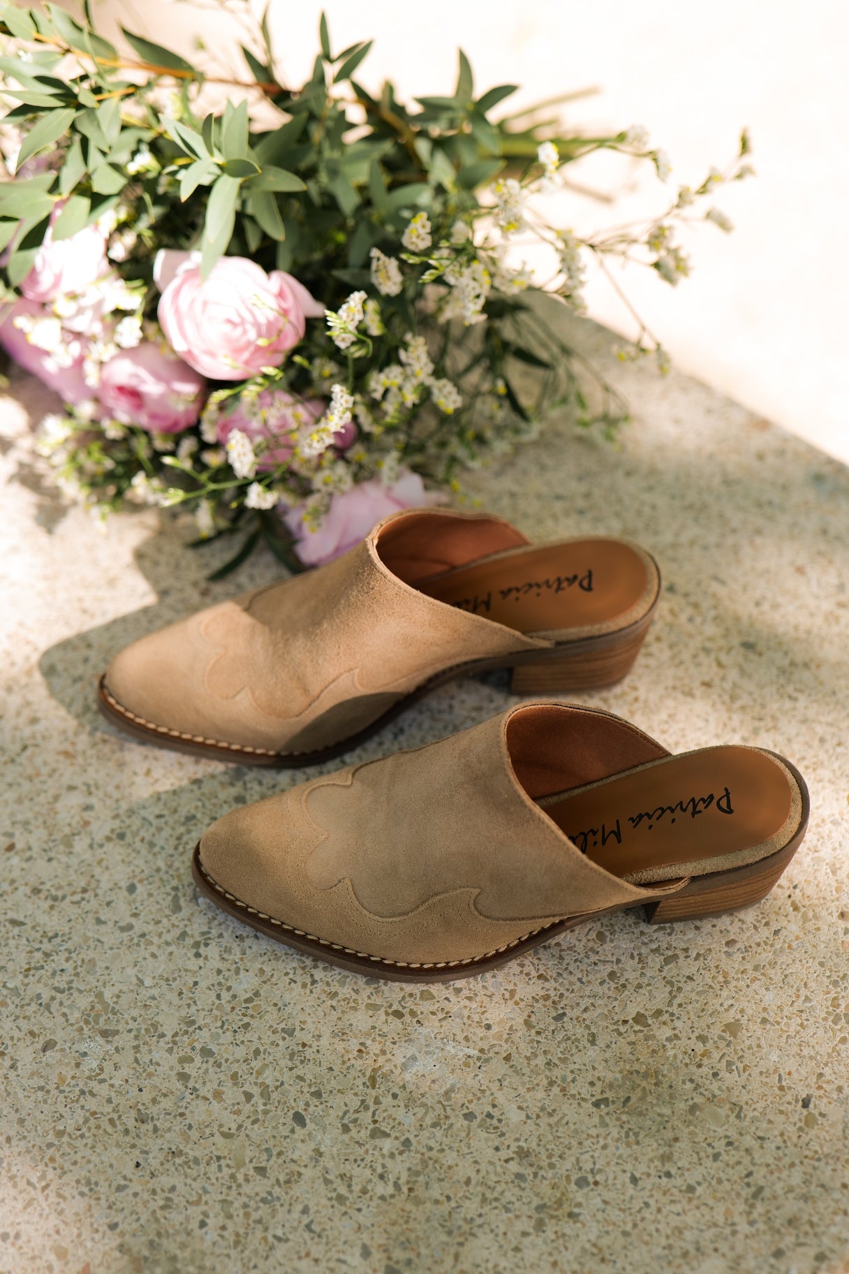 Mules santiag Patricia Miller 7036 en cuir suède beige Sade Arena