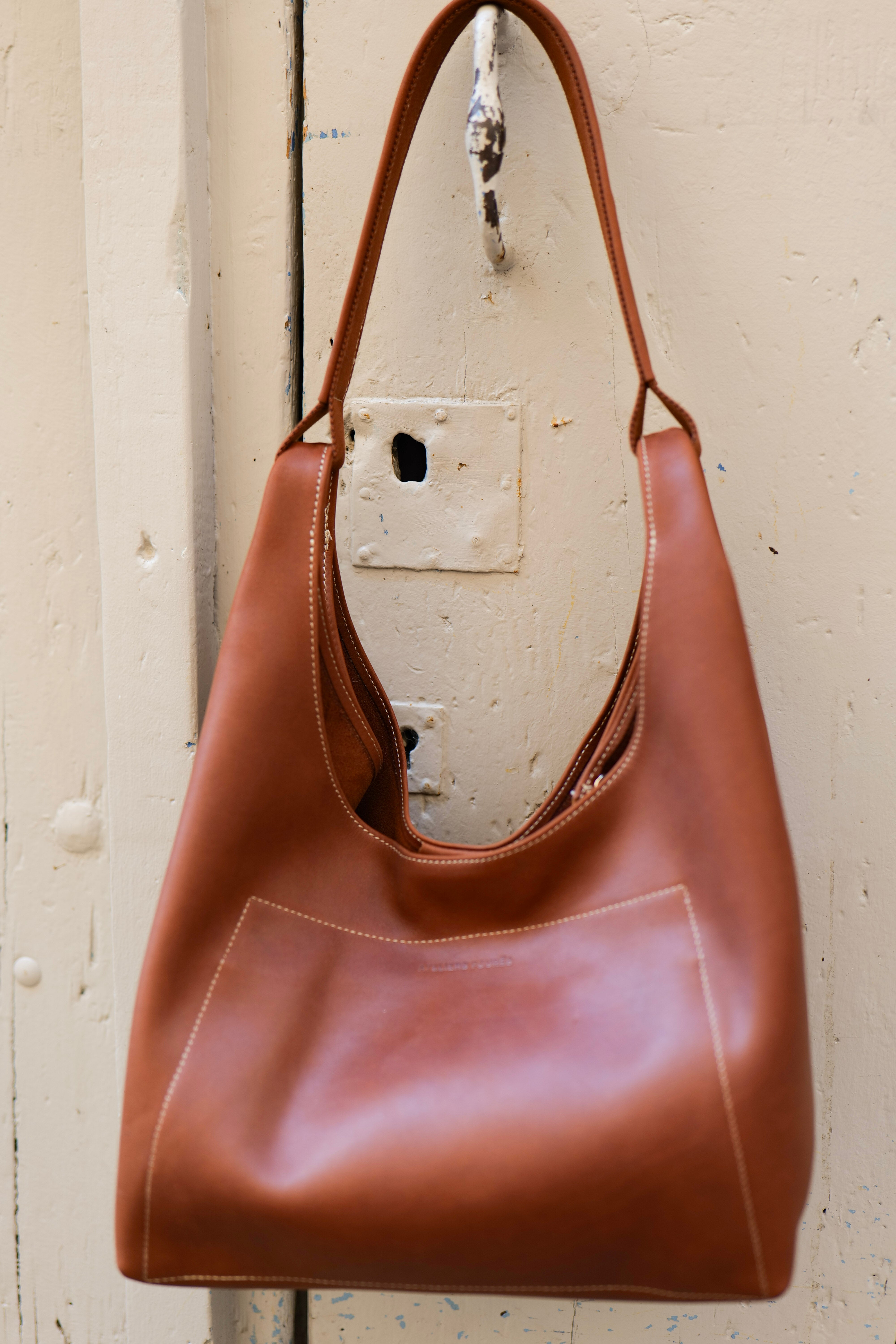 Détail du cuir camel du sac Amazone