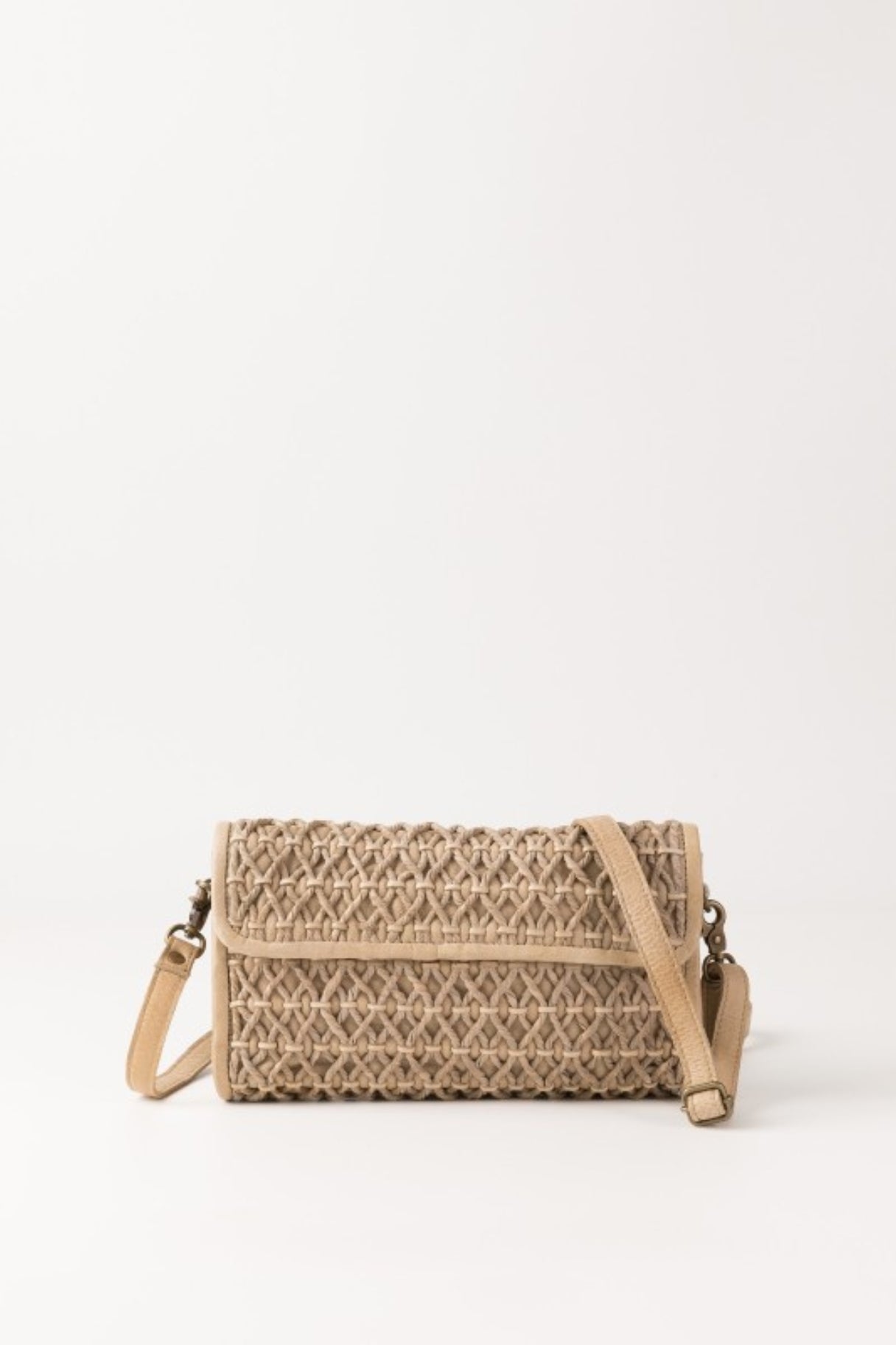 Sac bandoulière BIBA Nekimi en cuir tressé crochet beige sable