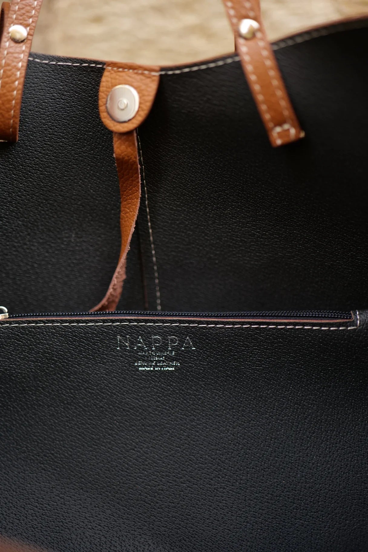 Sac Elyos en cuir suédé camel, pochette intérieure
