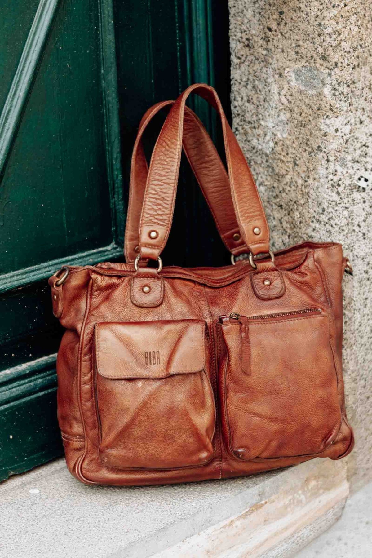Sac épaule BIBA Keno KEO2L en cuir lavé effet nacré coloris camel