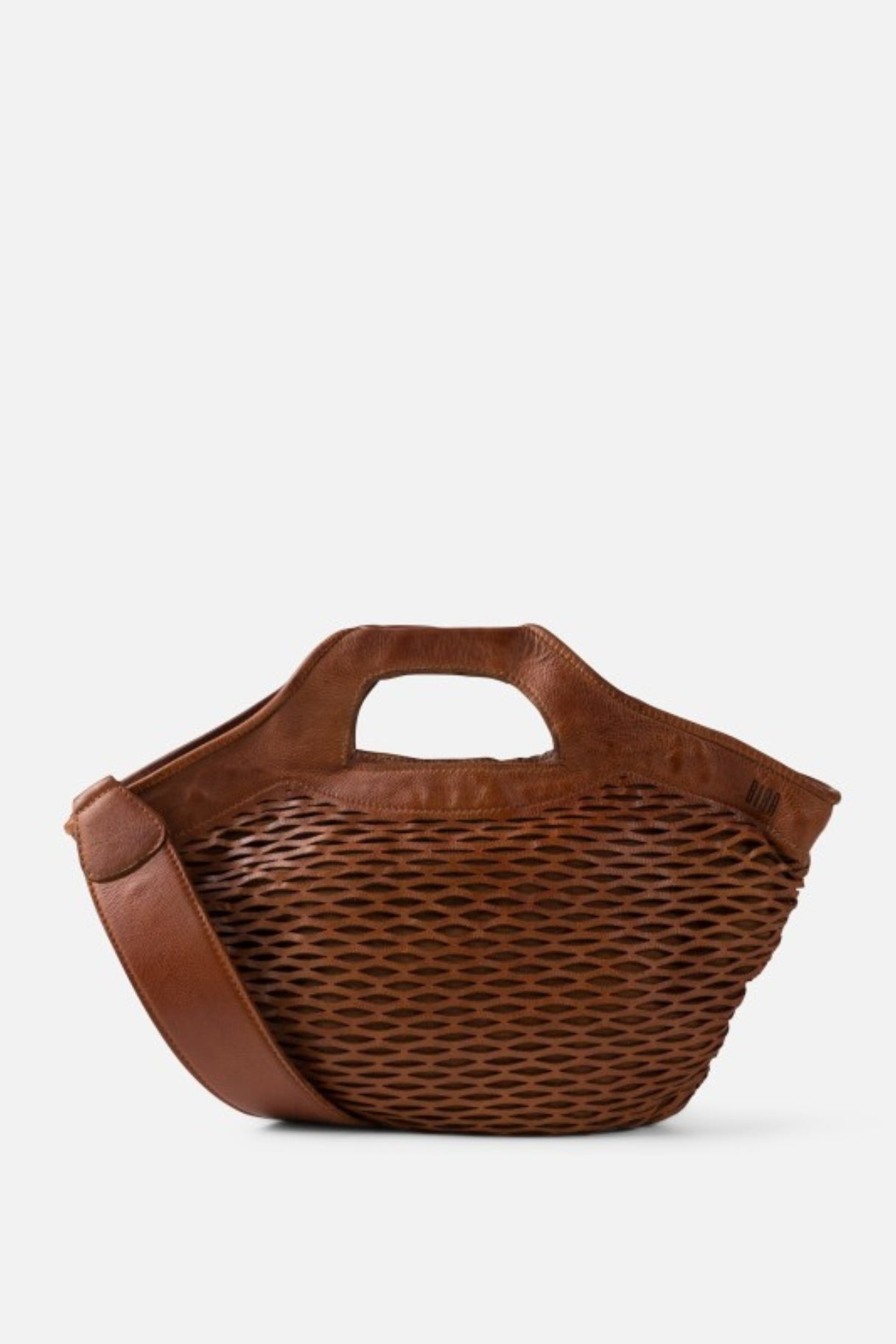 Sac panier en cuir perforé camel Doty vu de face BIBA