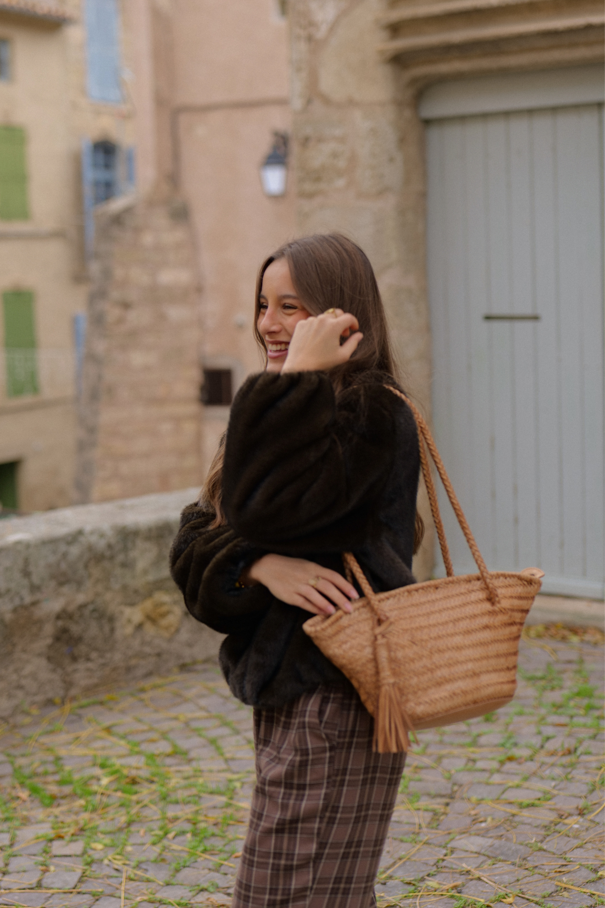 Sac cabas cuir tressé BIBA porté à l’épaule