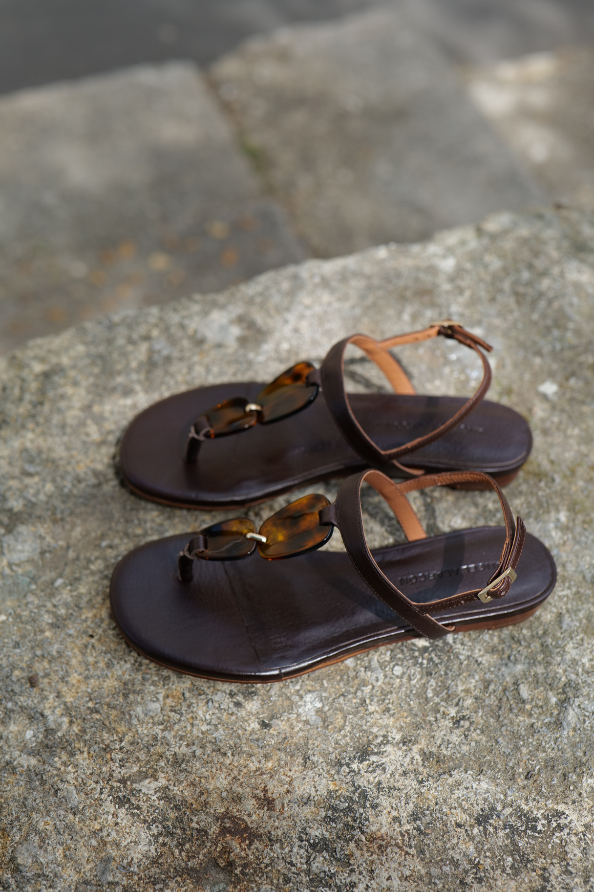 Sandales femme cuir marron Ángel Alarcón bride cheville et ornement écaille de tortue