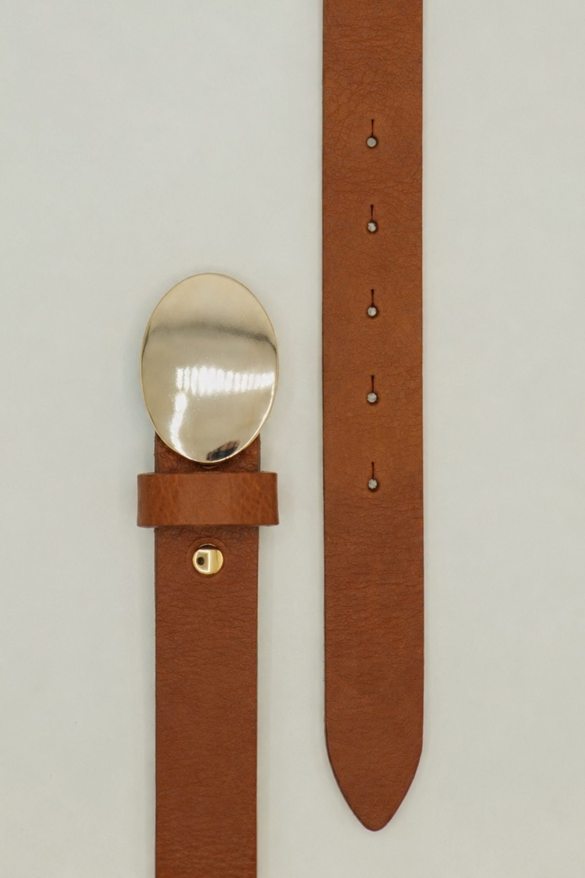 Ceinture Kamila – cuir camel, grande boucle ovale dorée pleine