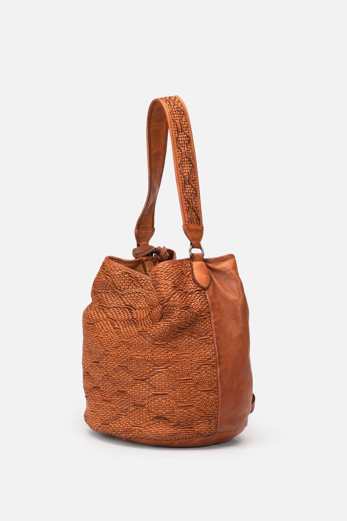 Sac seau porté travers Lee LEO1L de Biba - Votre compagnon de style léger et tendance - Nappa Maroquinerie