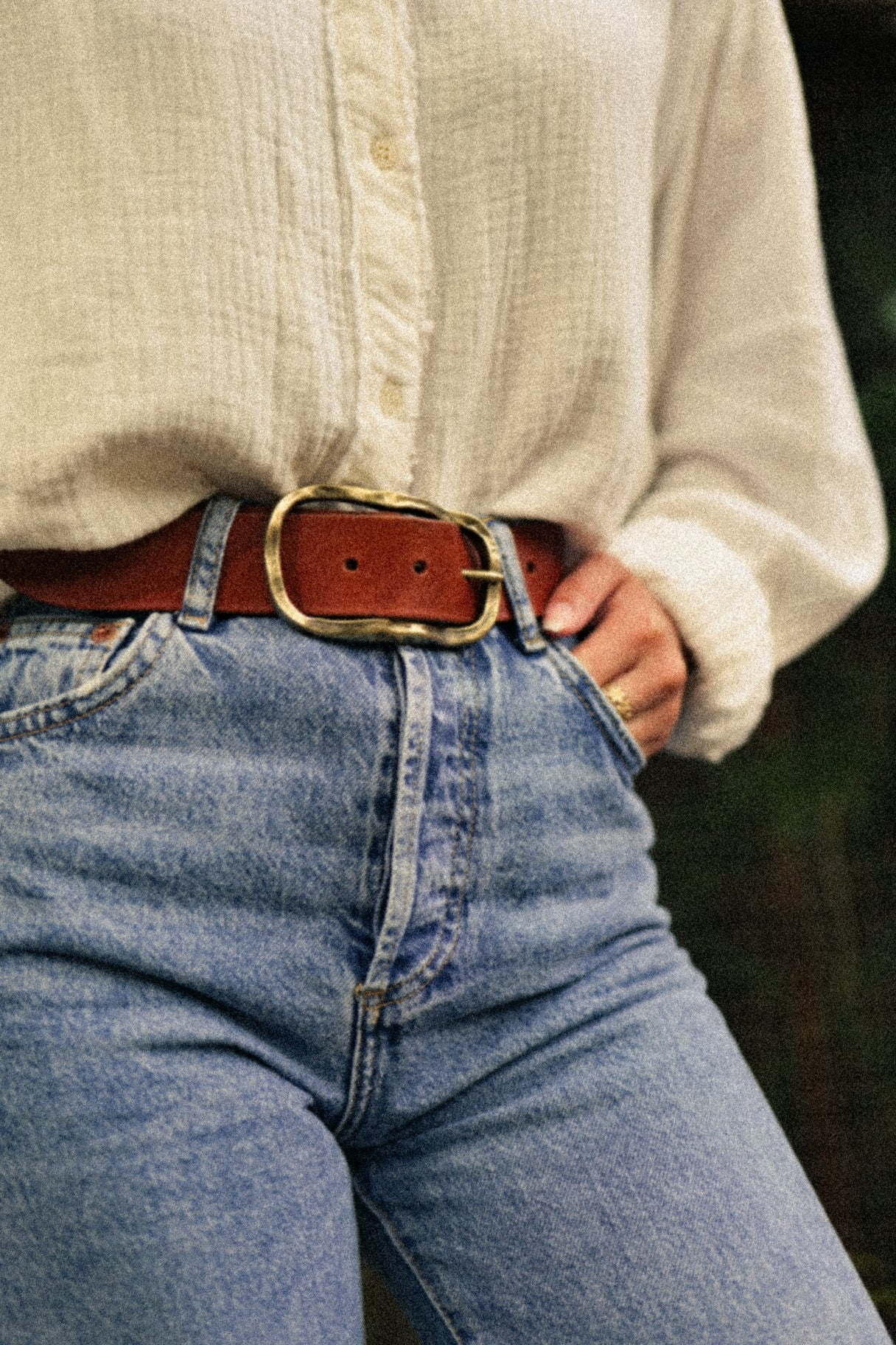 Ceinture artisanale en cuir pleine fleur - Boucle ovale martelée