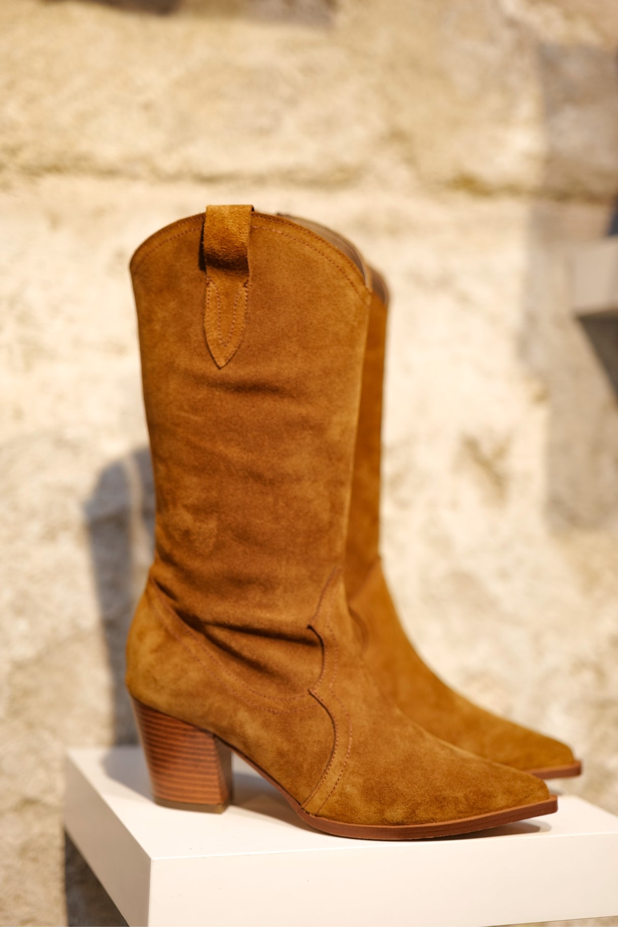 Bottes santiag en cuir suede camel  Patricia Miller - Nappa maroquinerie 