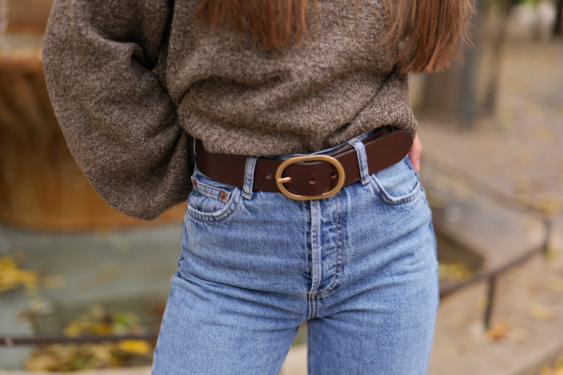 Ceinture Colette – Ceinture femme en cuir marron, grande boucle ovale dorée
