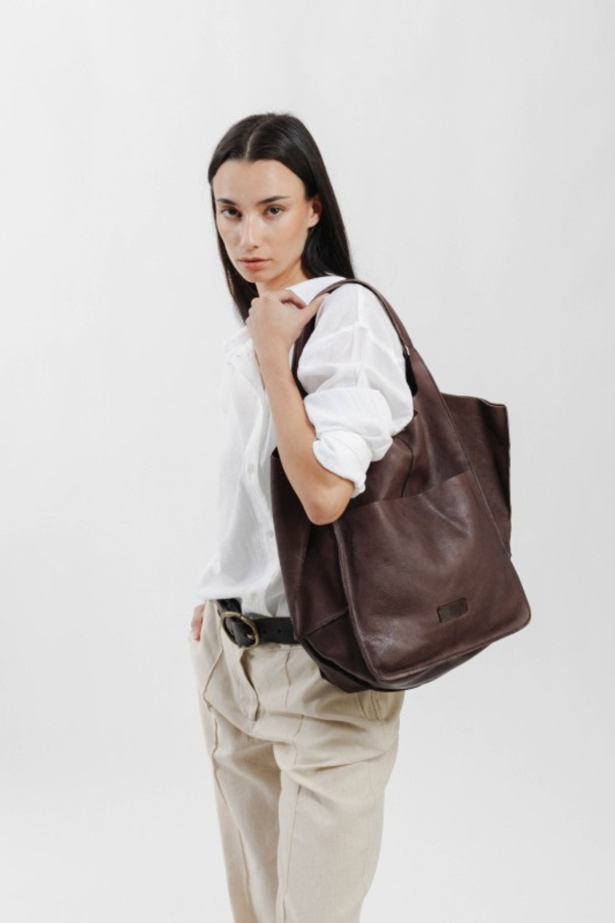 Grand sac cabas en cuir lavé marron foncé Biba Homer, forme souple et évasée