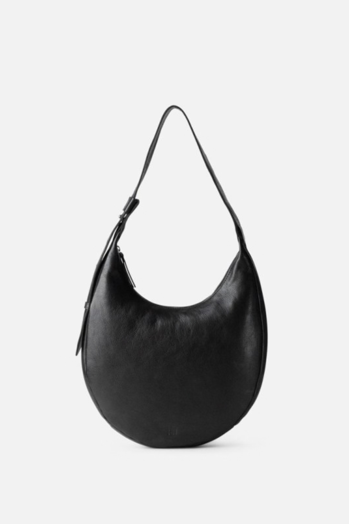 Grand sac hobo plat Biba en cuir de vachette lavé noir, silhouette demi-lune
