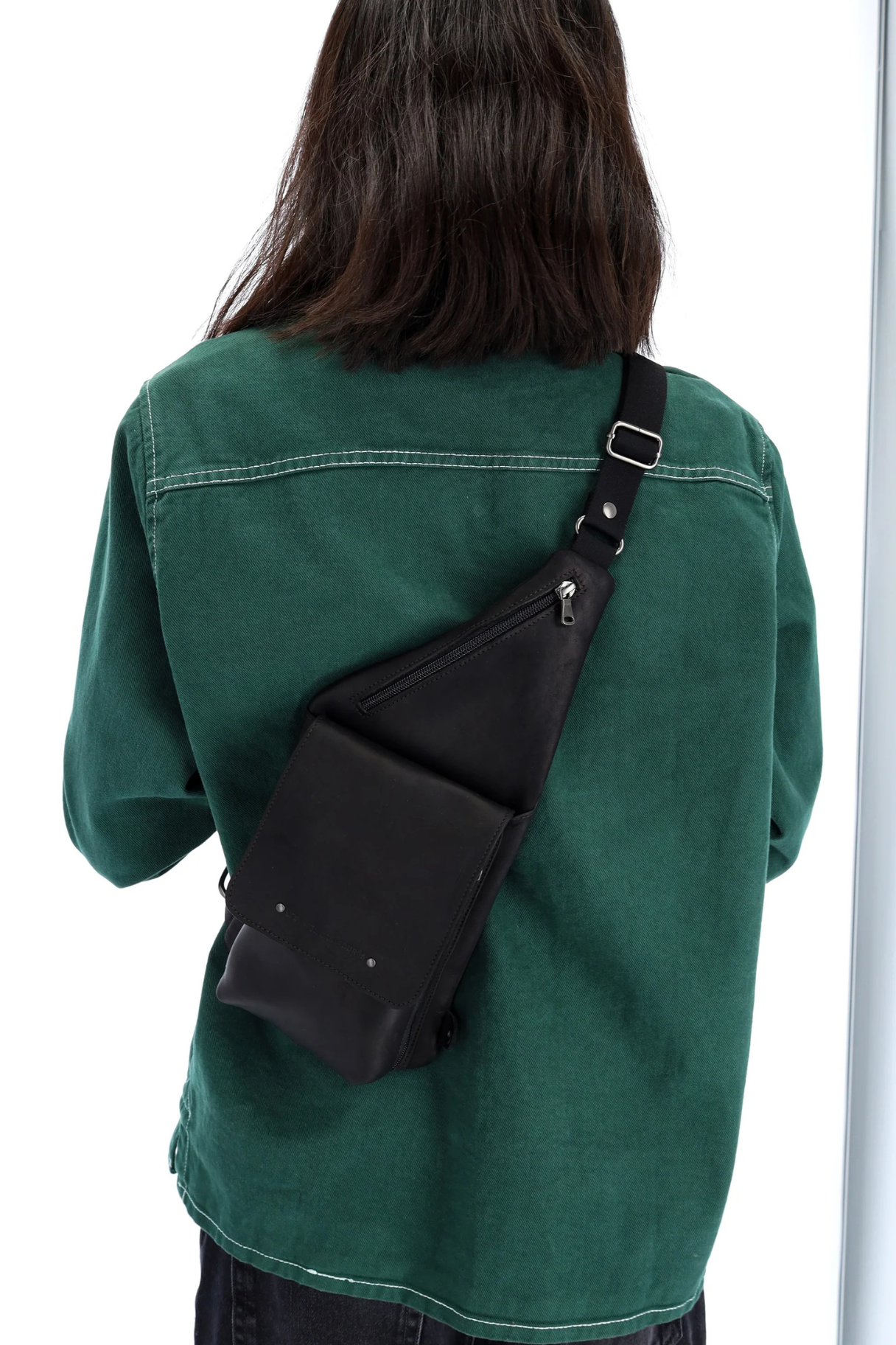 Holster cuir Dionysos vue de dos avec bandoulière croisée réglable