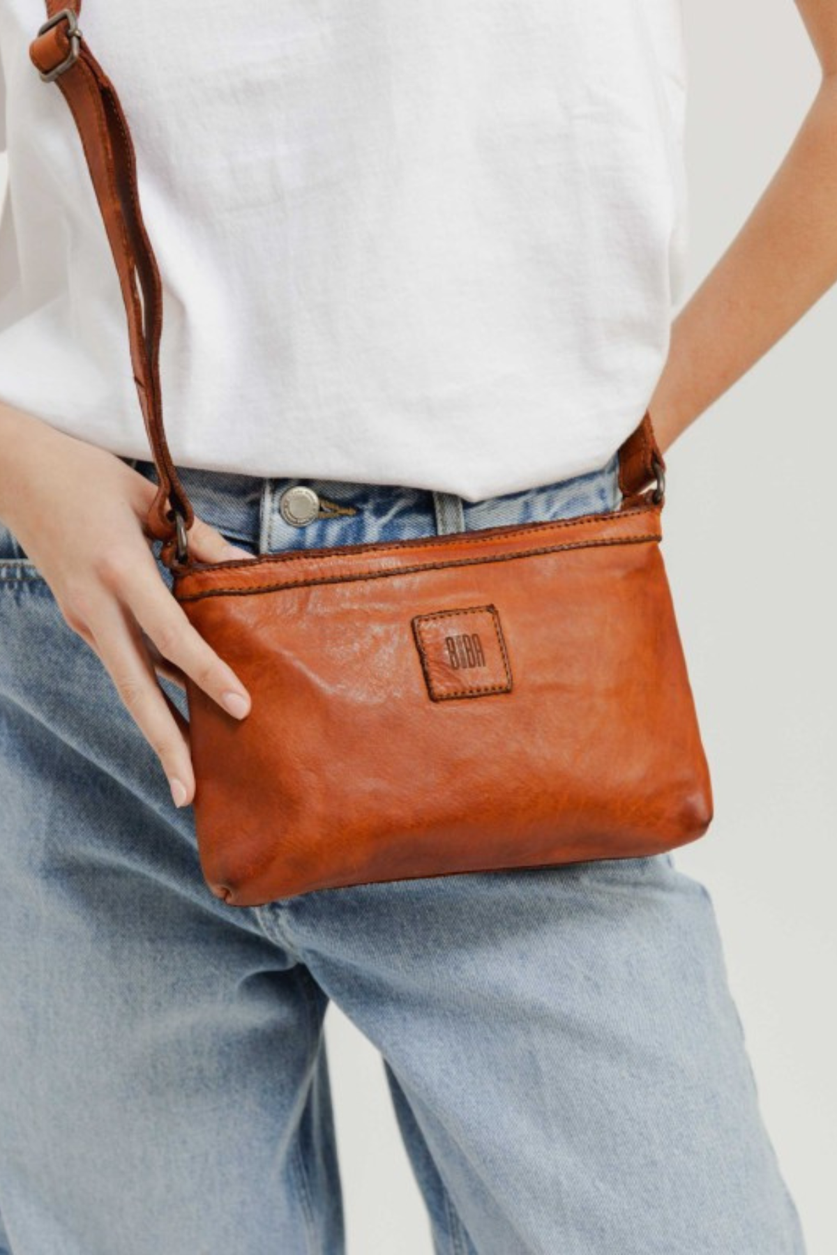 Mini sac Biba Boston BT37 en cuir lavé, lanière réglable