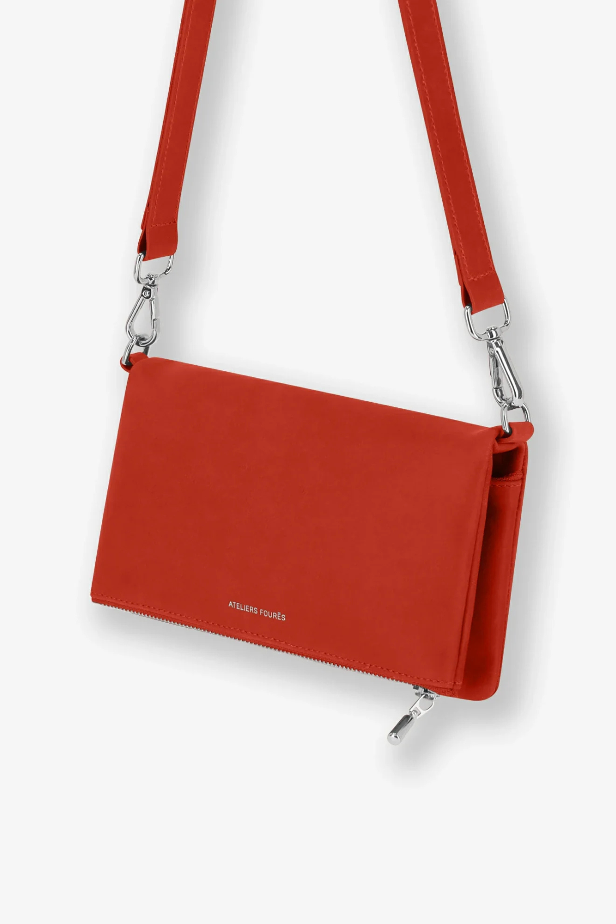 Pochette Mycène en cuir orangé vue trois quarts, made in France