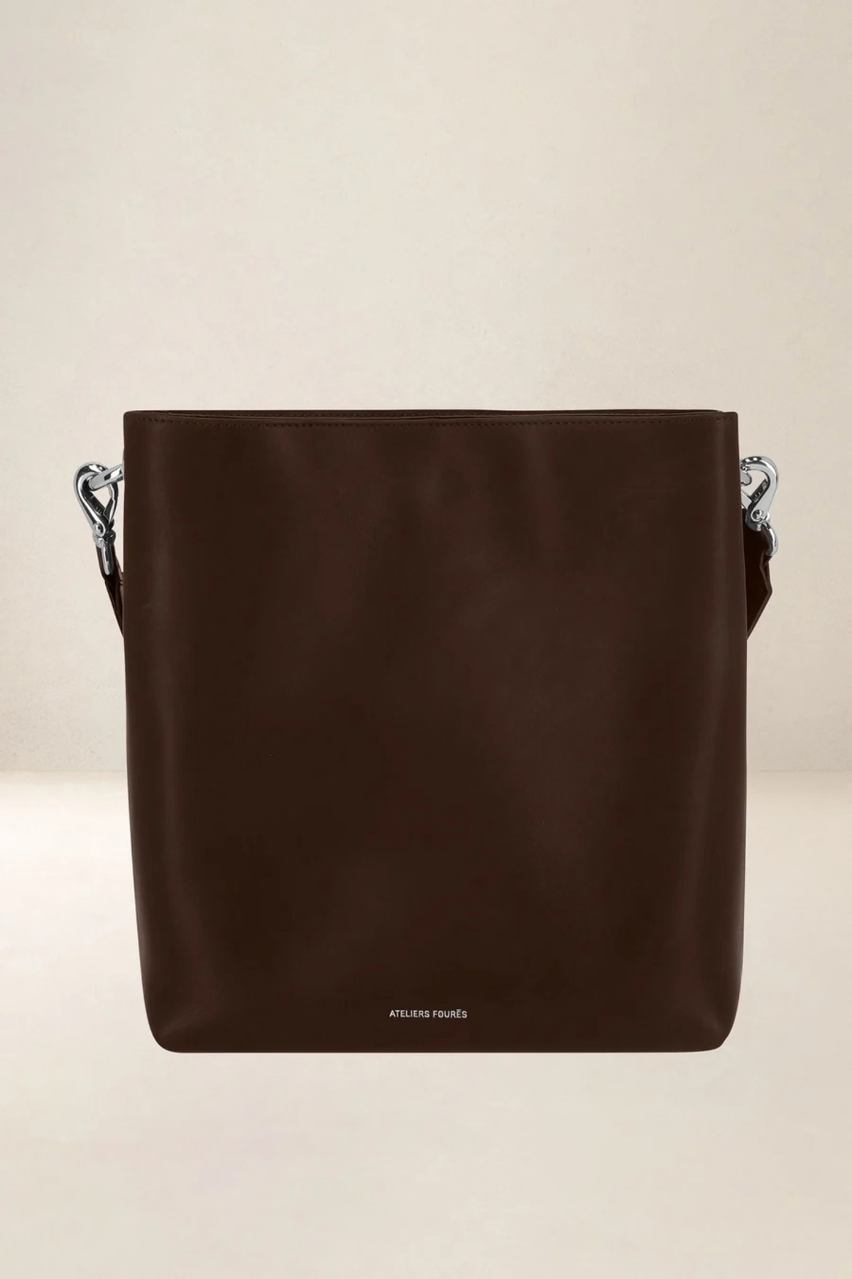 Sac seau Alceste Maxi Ateliers Fourès en cuir pleine fleur marron chocolat, fabriqué en France