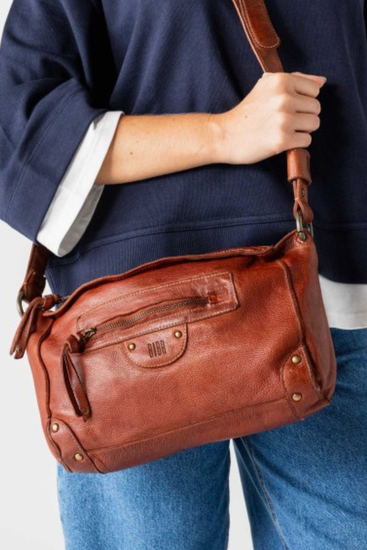 Sac bandoulière Alaska Biba AKA3L en cuir lavé porté croisé