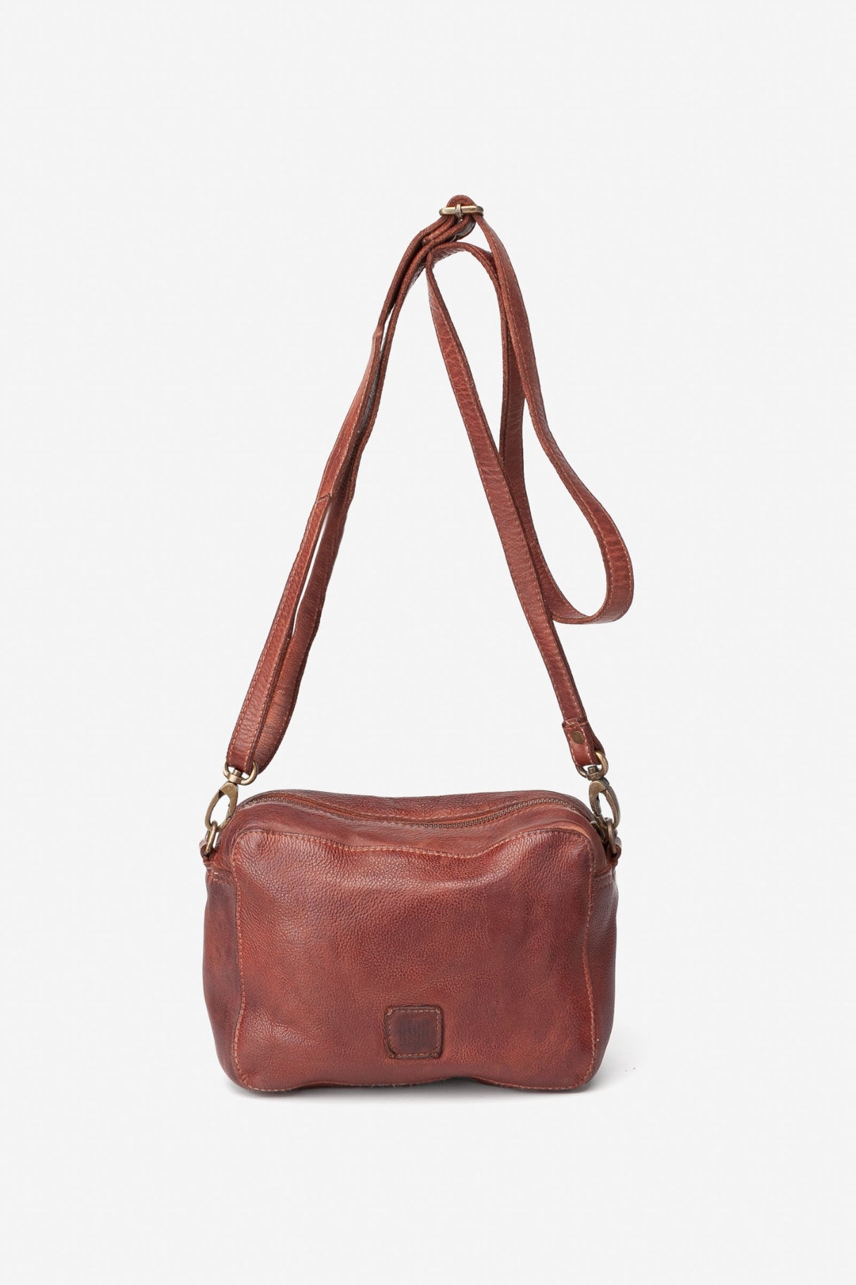 Biba Lovington - petit sac en cuir couleur cognac avec bandoulière et rivets - Nappa maroquinerie 