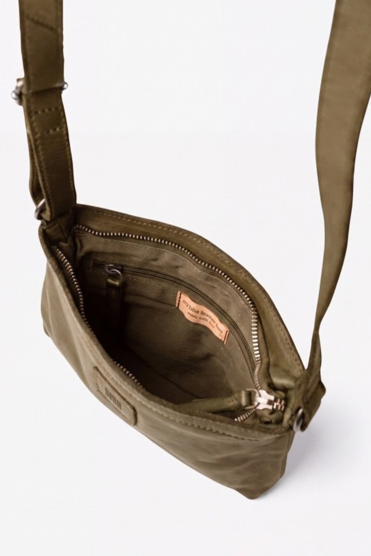 Intérieur du sac Boston Mini Biba : poche zippée, doublure coton et étiquette Biba