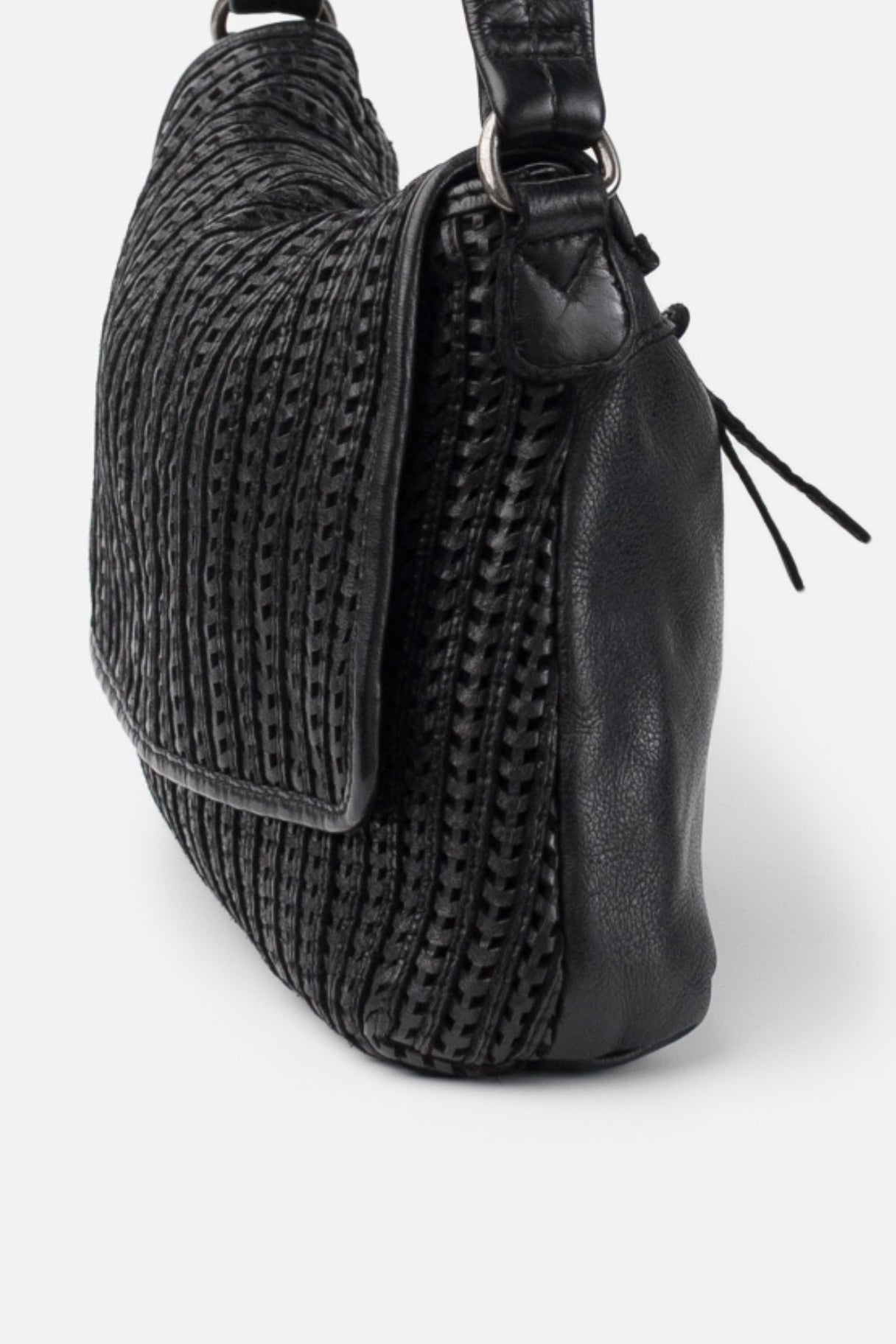 Sac hobo Moab MOA1L en cuir tressé noir de Biba vu de côté