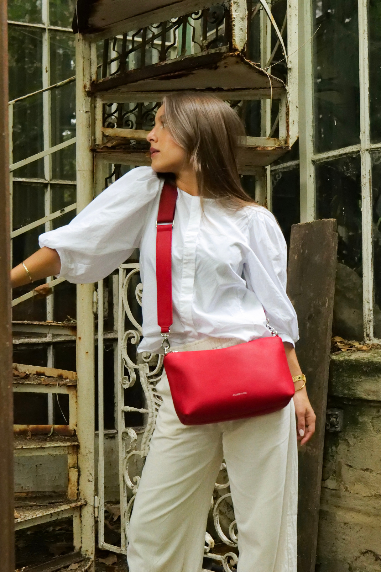 Vue de face du sac Iliade rouge