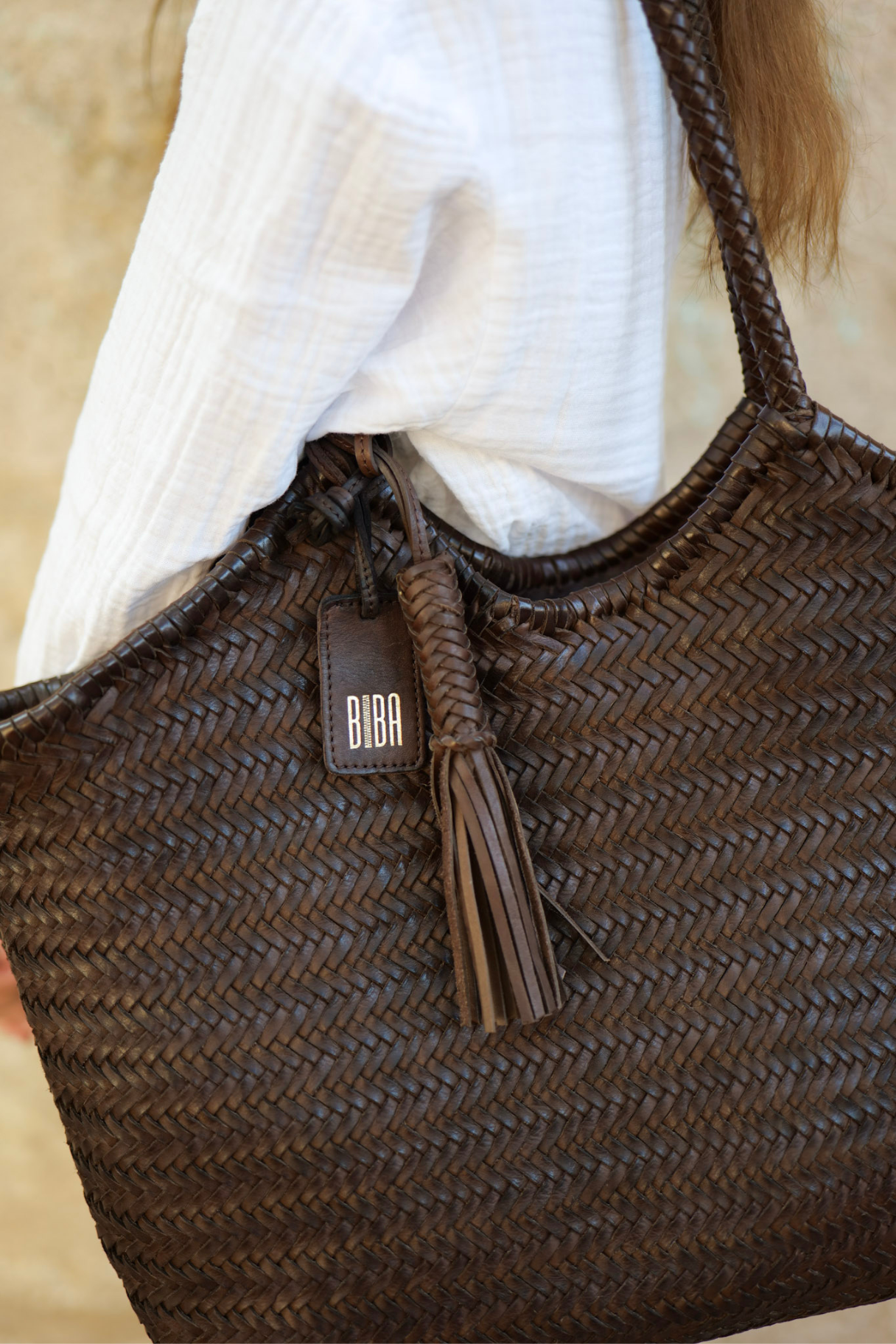 Sac à main BIBA Perkins PER10L en cuir tressé marron chocolat, détails
