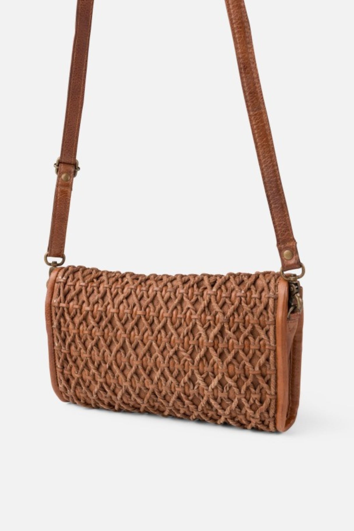 Détail du cuir enroulé et tressé effet crochet macramé du sac Nekimi BIBA