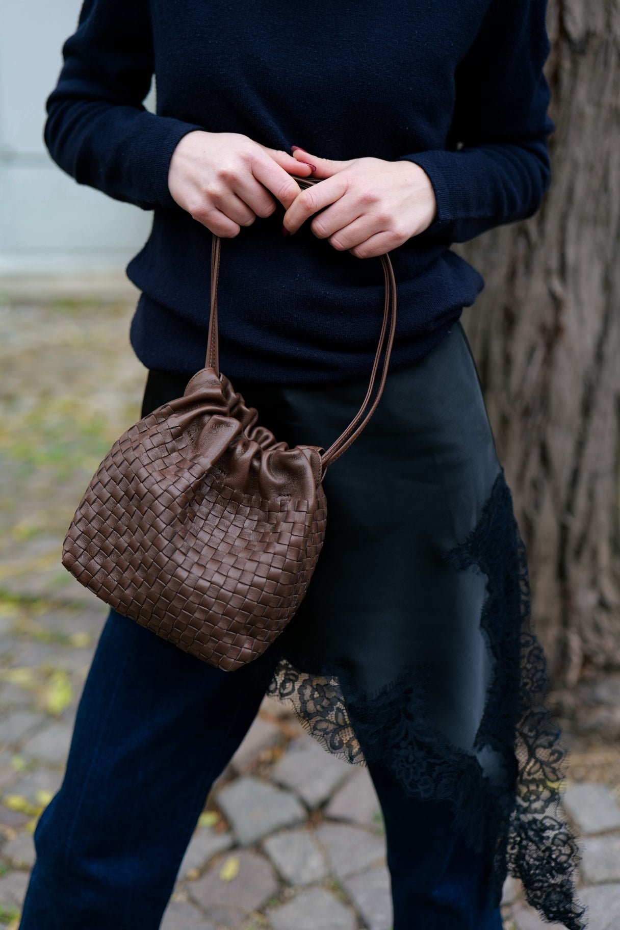 Sac seau Dania en cuir d’agneau tressé – Naterra Factory